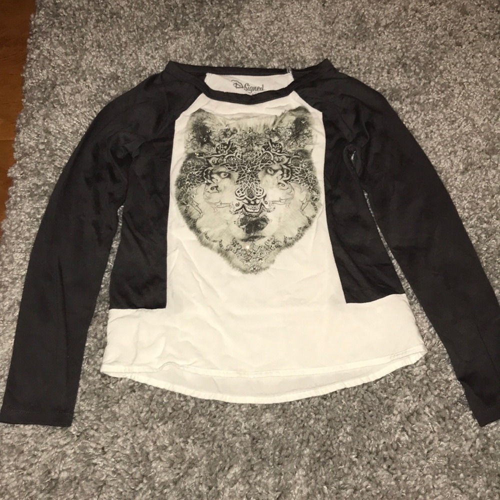 Long sleeve shirt.